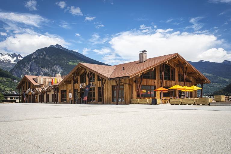 HOTEL BASE CAMP LODGE image1