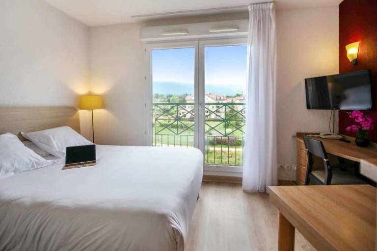 Zénitude Hôtel & Résidences Divonne Confort : L’hébergement d’affaires idéal à deux pas de Genève image1