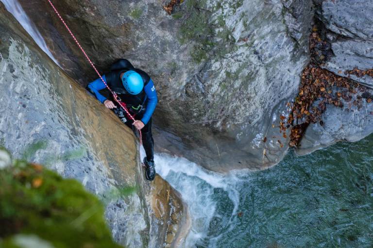 Séminaire outdoor - Canyoning à Annecy avec Monte Medio image2