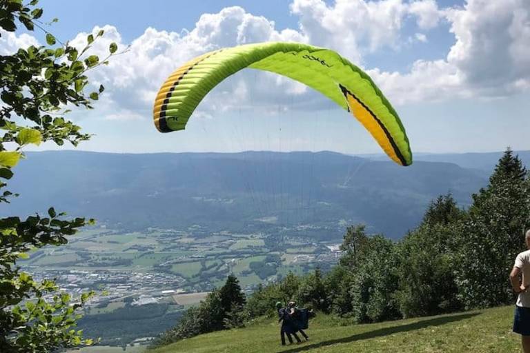 Baptême en parapente dans l'Ain image1