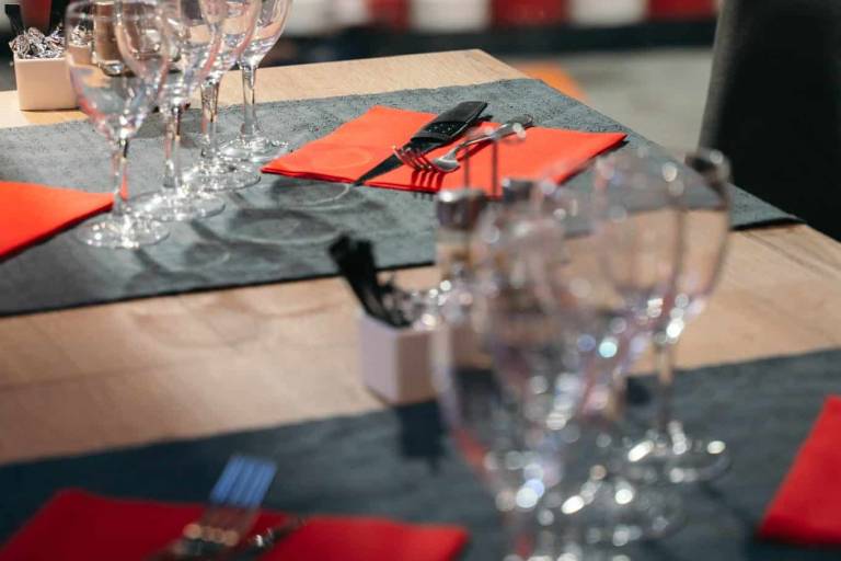 une restaurant convivial pour vos repas d’entreprise dans un karting image1