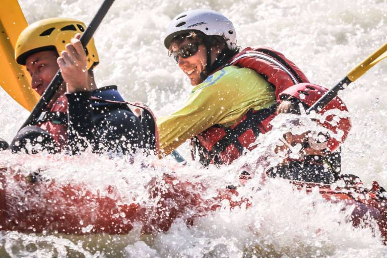 Vivez l'Arve avec passion lors d'un teambuilding rafting à Passy image1