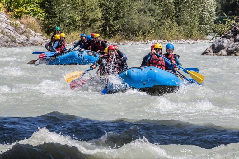 Vivez l'Arve avec passion lors d'un teambuilding rafting à Passy image2