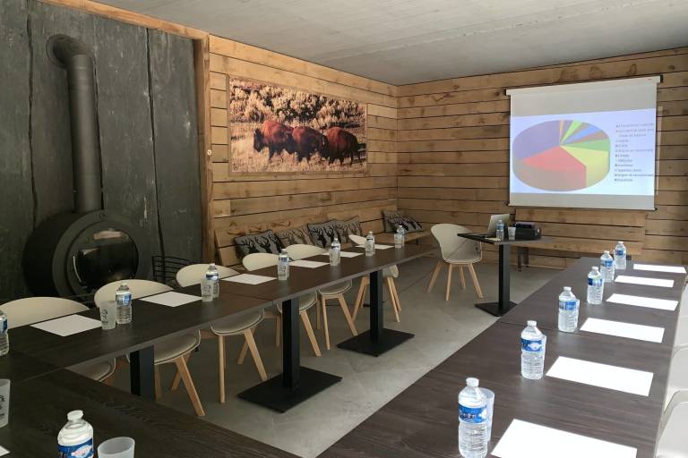 Des salles de séminaires aux grottes du Cerdon image1