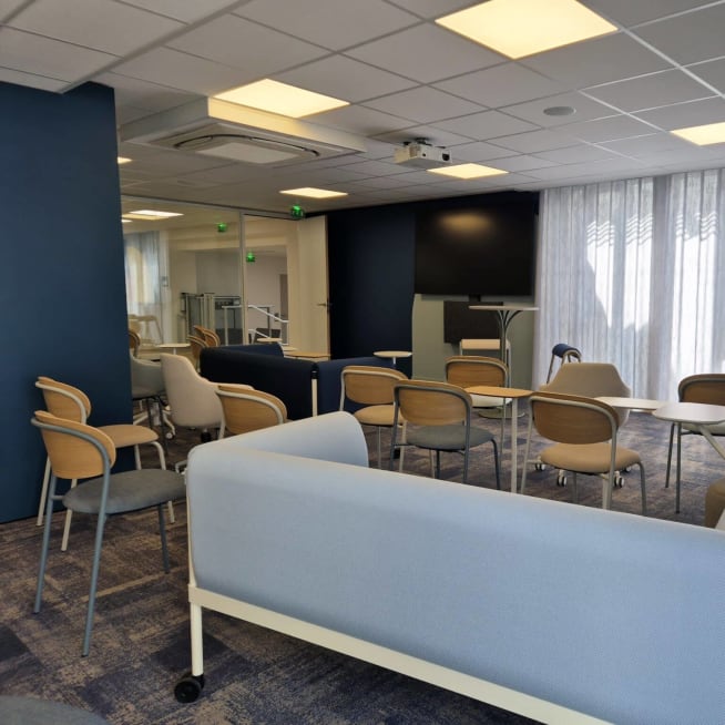 La Passerelle, salle modulable pour réunions et formats hybrides