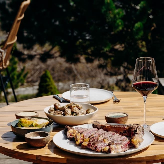 Déjeunez au Restaurant du Chalet Hôtel à Cordon avec vue sur le Mont Blanc