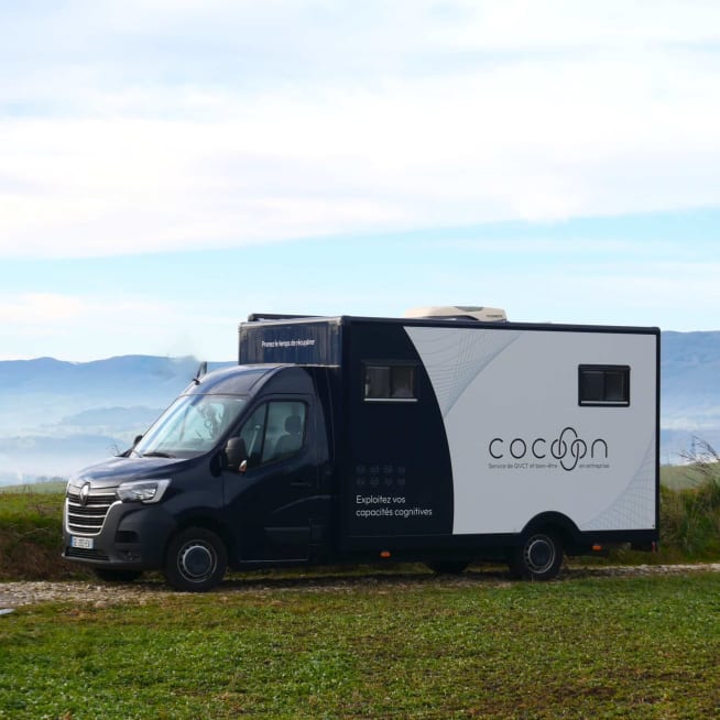 Le camion de Cocoon, centre de bien-être itinérant