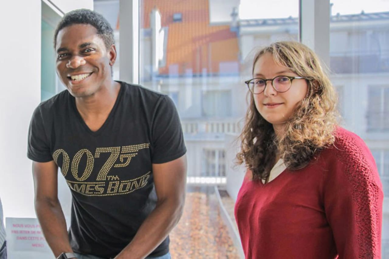 Membres de l'équipe d'une agence Angular dans leurs bureaux