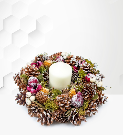 Traditional Christmas Wreath – Christmas Door Wreath – Artificial Christmas Wreaths – Xmas Wreaths - Free Chocs