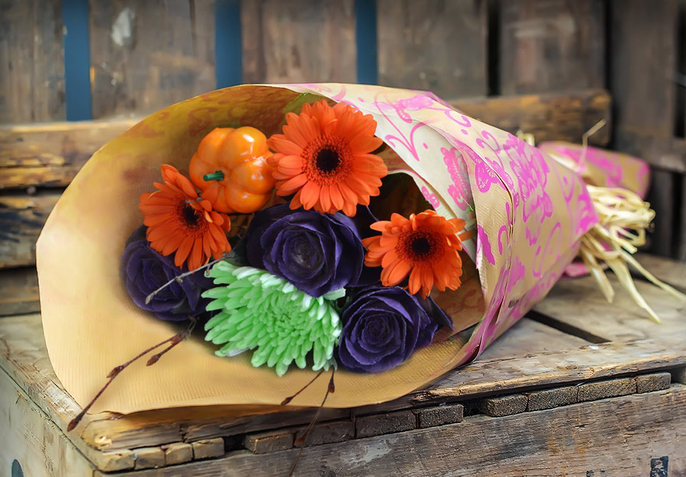 Spooky Halloween HB025 - £12.99 : Flowers with Free ...