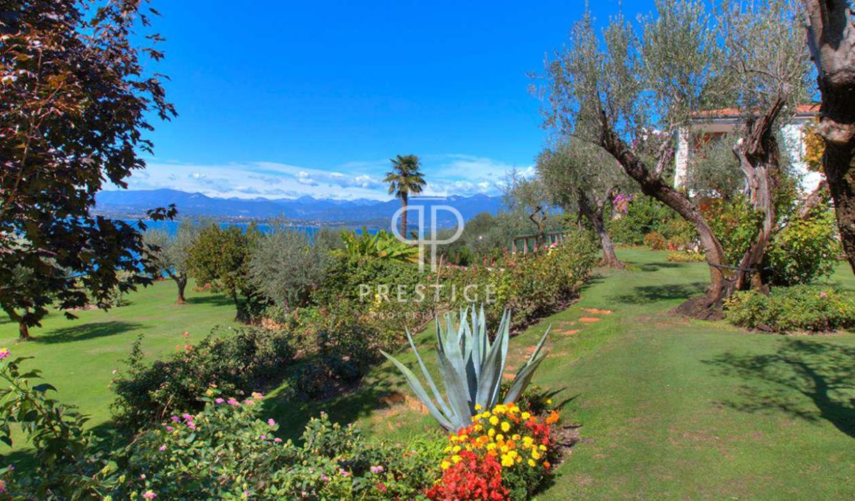 4 bedroom Villa for sale in Sirmione, Lombardy