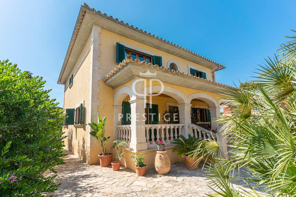 Bright 5 bedroom Villa for sale in Santa Ponsa, Mallorca