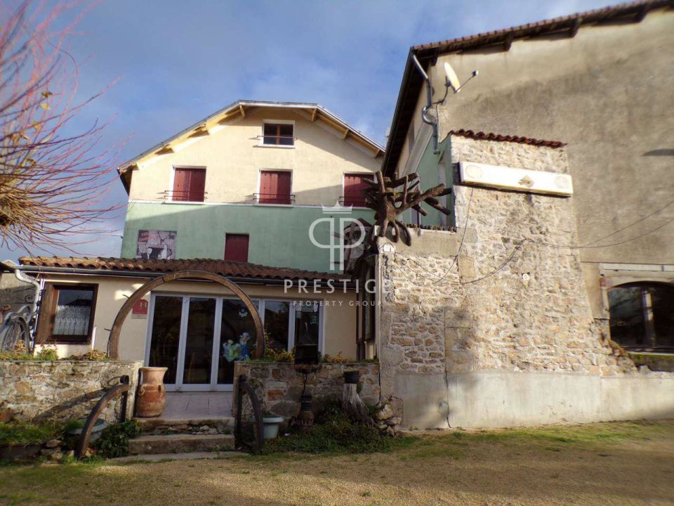 Spacious 10 bedroom Hotel for sale in Chateauponsac, Limousin
