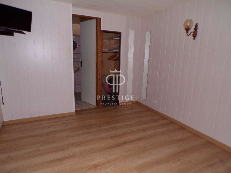 Spacious 10 bedroom Hotel for sale in Chateauponsac, Limousin