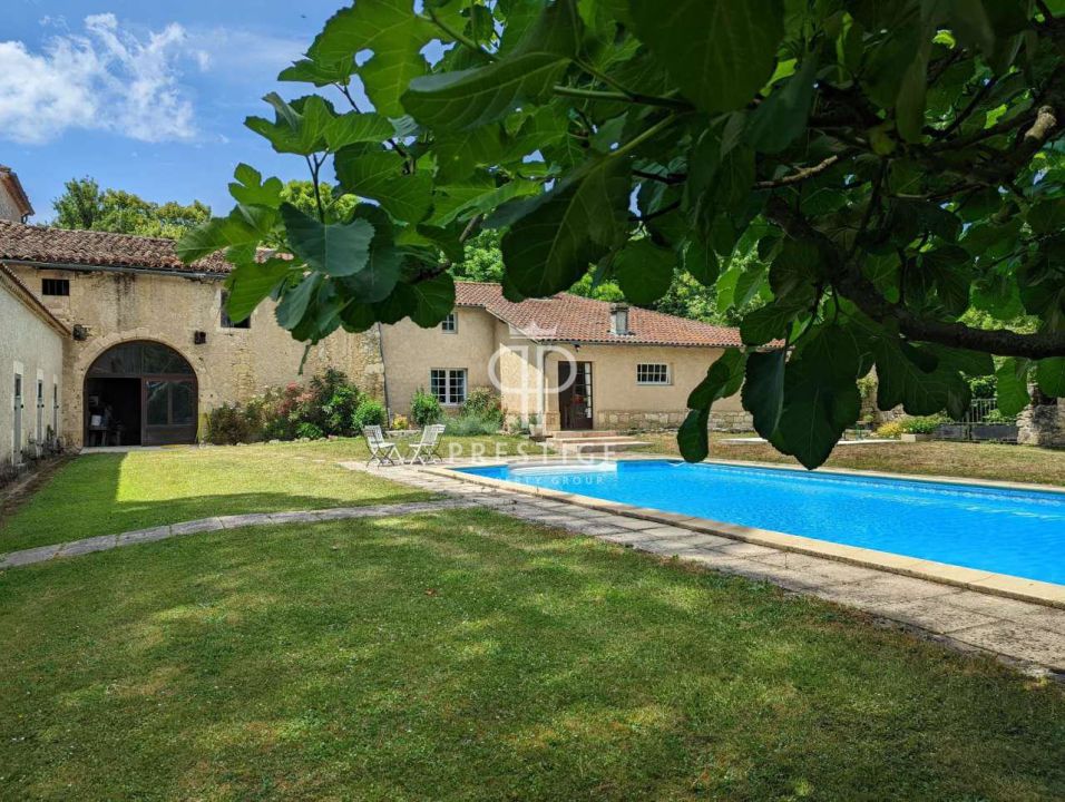 Historical 7 bedroom Castle for sale with panoramic view in Vic