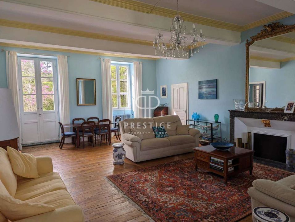 Historical 7 bedroom Castle for sale with panoramic view in Vic