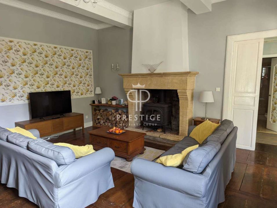 Historical 7 bedroom Castle for sale with panoramic view in Vic