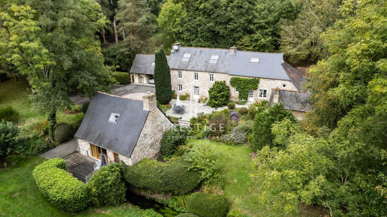 Character 3 bedroom House for sale with countryside view in Plouguenast