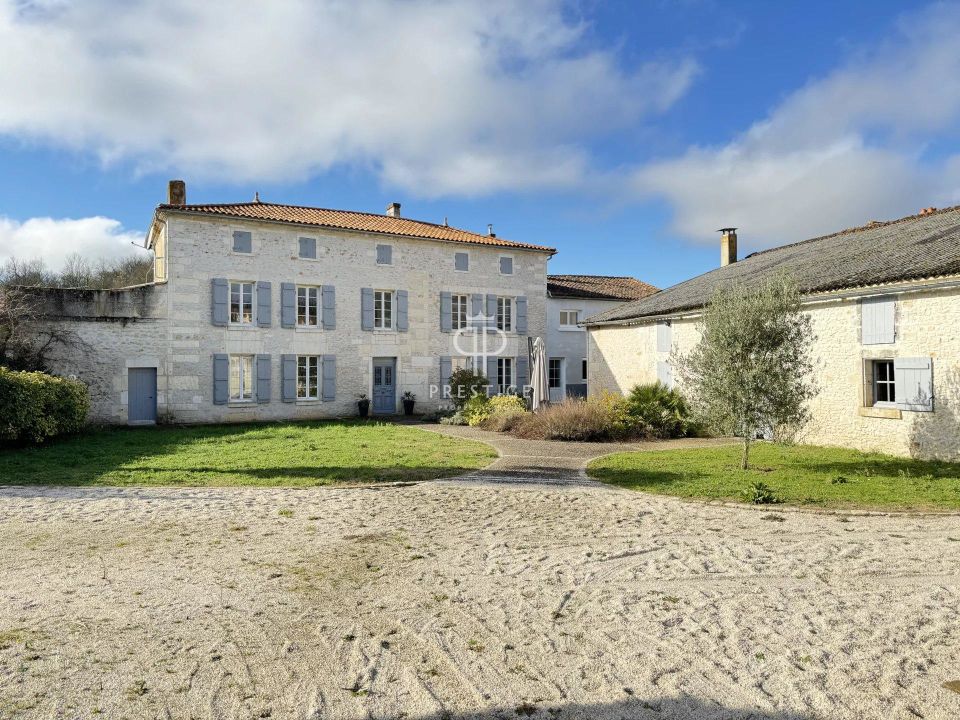 Character 5 bedroom House for sale with countryside view and panoramic