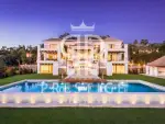 7 bedroom Villa for sale with sea view in Marbella, Andalucia