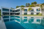 6 bedroom Villa for sale with sea and panoramic views in La Reserva de Alcuzcu, Benahavis, Andalucia