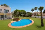 5 bedroom Townhouse for sale with sea view in Baja, Guadalmina, Andalucia