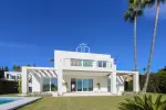 4 bedroom Villa for sale with panoramic view in El Paraiso Alto, Benahavis, Andalucia