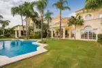 7 bedroom Villa for sale with sea view in Marbella, Andalucia