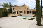 4 bedroom Villa for sale with sea view in Marbella Hill Club, Marbella, Andalucia