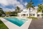 6 bedroom Villa for sale with sea view in Marbella, Andalucia