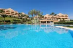 2 bedroom Penthouse for sale with sea view in Las Lomas del Conde Luque, Benahavis, Andalucia