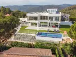 Bright 4 bedroom Villa for sale with sea view in Roca Grossa, Lloret de Mar, Catalonia