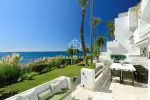 Luxury 3 bedroom Ground Floor Apartment for sale with sea view in Puente Romano, Marbella, Andalucia