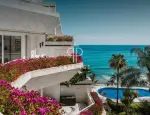 Beachfront 3 bedroom Apartment for sale with sea view in Mare Nostrum, Marbella, Andalucia