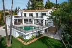 Luxury 5 bedroom Villa for sale in El Paraiso, Andalucia