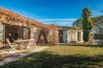 Quiet 4 bedroom House for sale with panoramic view and countryside view in Gordes, Cote d'Azur French Riviera