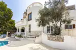 Bright 4 bedroom Villa for sale with sea view in Santa Ponsa, Mallorca