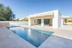 Immaculate 3 bedroom Villa for sale in Mexilhoeira Grande, Algarve