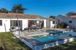 Income Potential 9 bedroom House for sale in La Flotte, Nouvelle Aquitaine