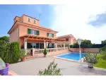 Spacious 5 bedroom Villa for sale in Cala Millor, Mallorca