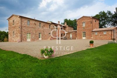 12 bedroom Commercial Property for sale with countryside view in Lucignano, Tuscany