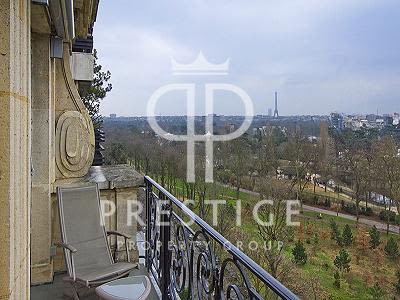 Stunning 2 bedroom Apartment for sale with panoramic view in Neuilly sur Seine, Paris-Ile-de-France