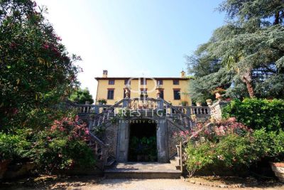 10 bedroom Villa for sale with panoramic view in Lucca, Tuscany