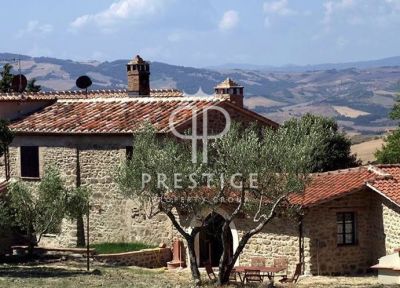 6 bedroom Farmhouse for sale with countryside and panoramic views in Villa Palagio, Val d