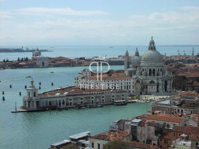 12 bedroom Hotel for sale in Venice, Veneto