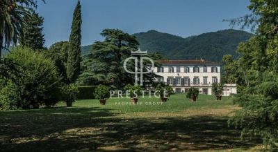 Stunning 15 bedroom Manor House for sale with countryside view in Lucca, Tuscany