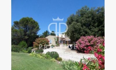 3 bedroom Villa for sale with panoramic view in Lourmarin, Cote d'Azur French Riviera