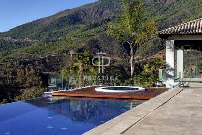 5 bedroom Villa for sale with panoramic view in La Zagaleta Golf, Benahavis, Andalucia