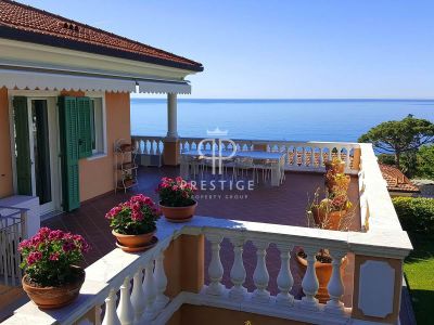 2 bedroom Apartment for sale with sea view in Ospedaletti, Liguria