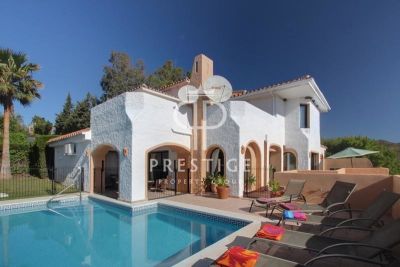 4 bedroom Villa for sale with sea view in Nueva Andalucia, Andalucia